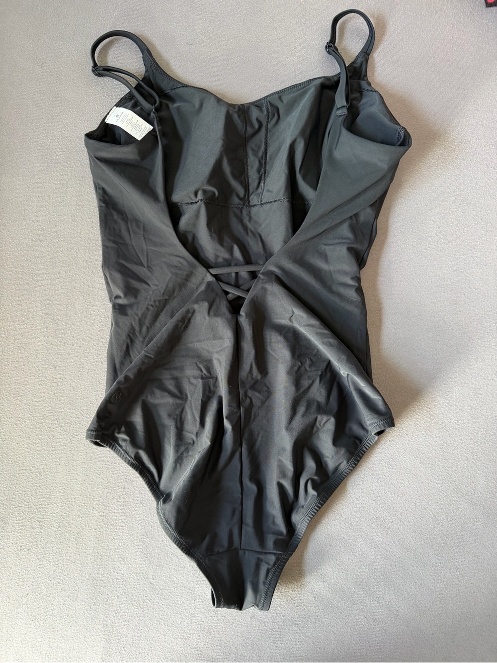 Lululemon Low Back Women’s Black Swimsuit Size 6 - Picture 2 of 5